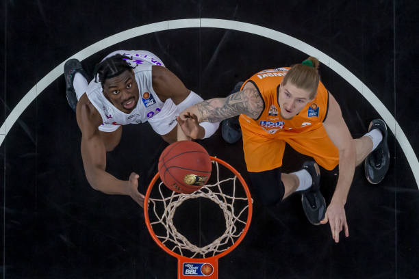 王健和张伟 王健和张伟